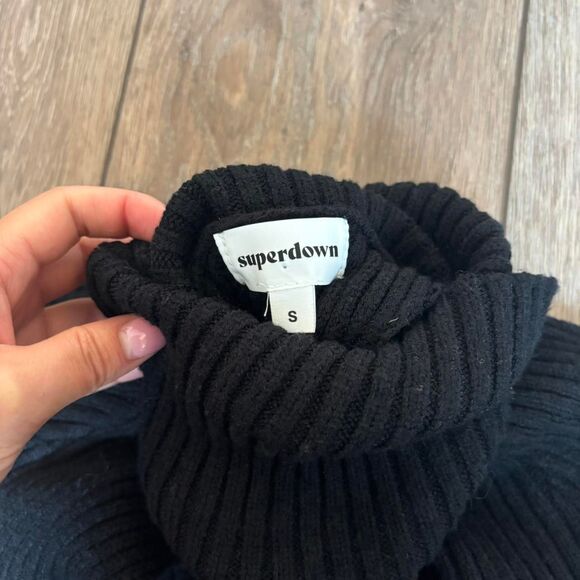 Superdown revolve black keyhole sweater turtleneck size small - Picture 4 of 6